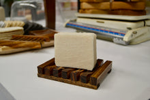 Lataa kuva Galleria-katseluun, Puinen saippua-alusta