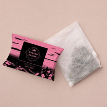 Lataa kuva Galleria-katseluun, Saunapussi Koivu & Ruusu – Ylellinen Löylytuoksu
