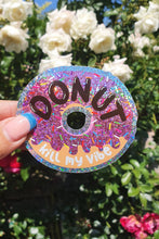 Lataa kuva Galleria-katseluun, Donut Kill My Vibe -glittertarra