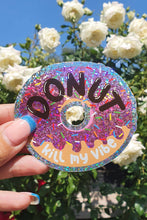 Lataa kuva Galleria-katseluun, Donut Kill My Vibe -glittertarra