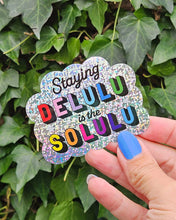 Lataa kuva Galleria-katseluun, Staying Delulu is the Solulu -glittertarra