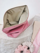 Lataa kuva Galleria-katseluun, Meikkipussi