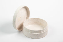 Lataa kuva Galleria-katseluun, Sulapac - biohajoava matka- ja säilytysrasia