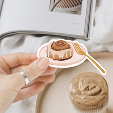 Lataa kuva Galleria-katseluun, Korvapuusti - Vedenkestävä Vinyylitarra
