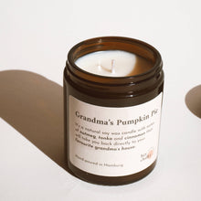 Lataa kuva Galleria-katseluun, Grandma&#39;s Pumpkin Pie Soijavahakynttilä

