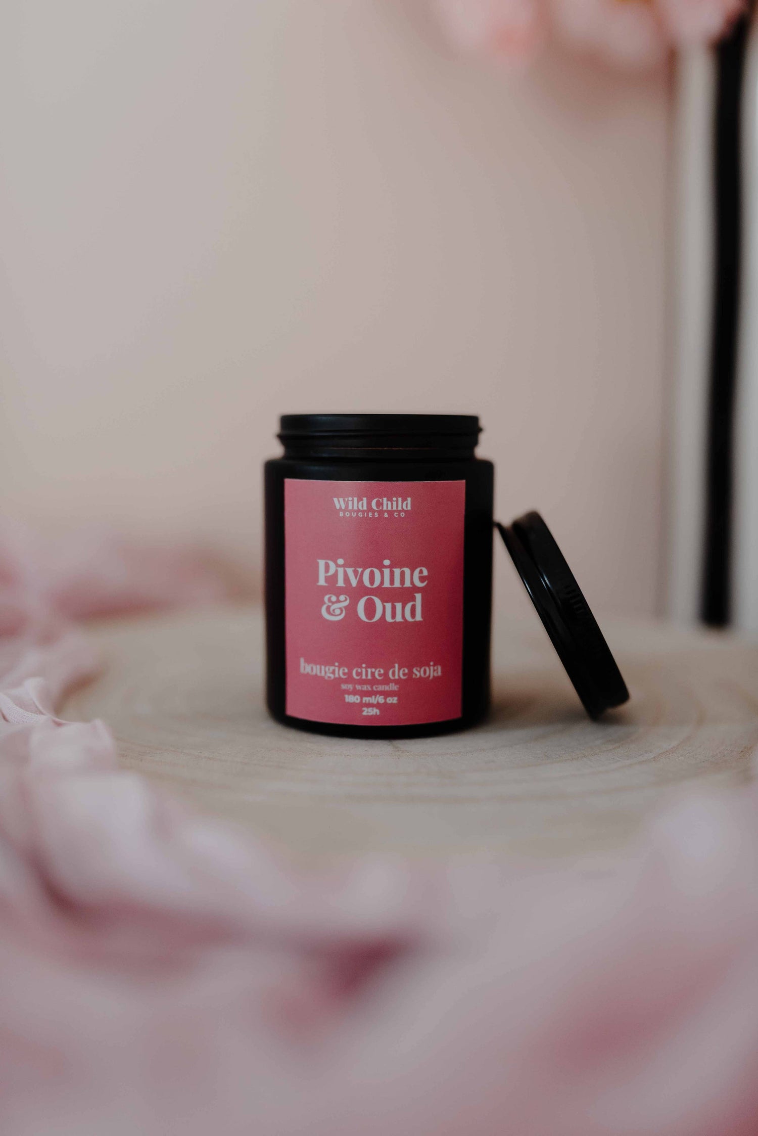 Peony & Oud – A luxurious and enchanting wood wick candle