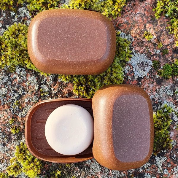Plastic-free travel case